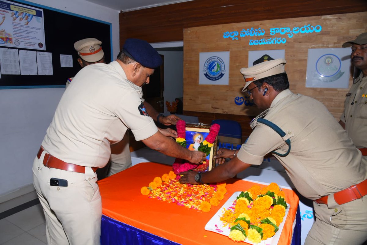 PoliceVzm's tweet photo. Sri P. SatyanarayanaRao, Addl. SP, VZM District and other police officers paid rich tribute to Maharshi Valmiki at DPO, VZM on 09-10-2022, honoring the portrait with garlands, flowers on the occasion of #ValmikiJayanthi. 
@dgpapofficial
@APPOLICE100
@MahilaRakshVZM https://t.co/vLR4QGHrFd