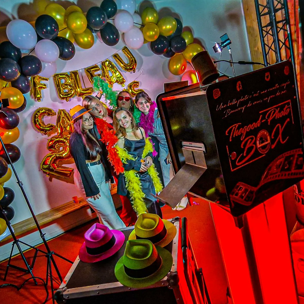 thegood87's tweet photo. #photobooth | Grand succès hier soir pour notre #PhotoBooth à la soirée "#hollybleau" au #campus de #Fontainebleau
#fbleauCampus #fbleau #hollybleau
@IEP_UPEC
@PolitistesUPEC
Louez notre PhotoBooth
0681671205
#bornephoto
#bornephotos
#BorneSelfie
#seminaire
#TeamBuilding https://t.co/Lmjzma74Qg