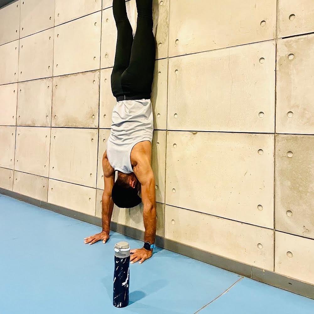 Nothing can stop you if you are passionate about what you love. This time, we bring you the story of Palkesh Kalma, an engineer and a mountaineer.

To learn more about him head over to our Forever in Motion blog section via the link: headwaymade.com/blogs/news
.
#sustainablefashion