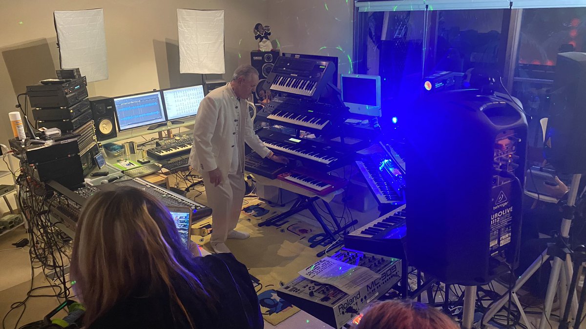 FMRNB's tweet photo. Ken Davis International Musician performs live on Radio Northern Beaches with Ambassador for the Future https://t.co/YqfrRCmBLw