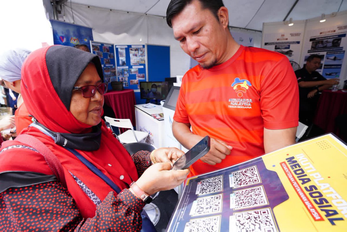 MINDEFMalaysia's tweet photo. Program Jelajah Aspirasi Keluarga Malaysia (AKM) di Dataran Seri Jempol, Negeri Sembilan bakal menutup tirainya pada petang ini.
Terima kasih diatas sokongan anda selama ini.
#MindefMalaysia
#MindefUpdate
#AKMMinDef
#ATMSentiasaBersepadu
#kesiapsiagaan https://t.co/S3k6XDdgVi