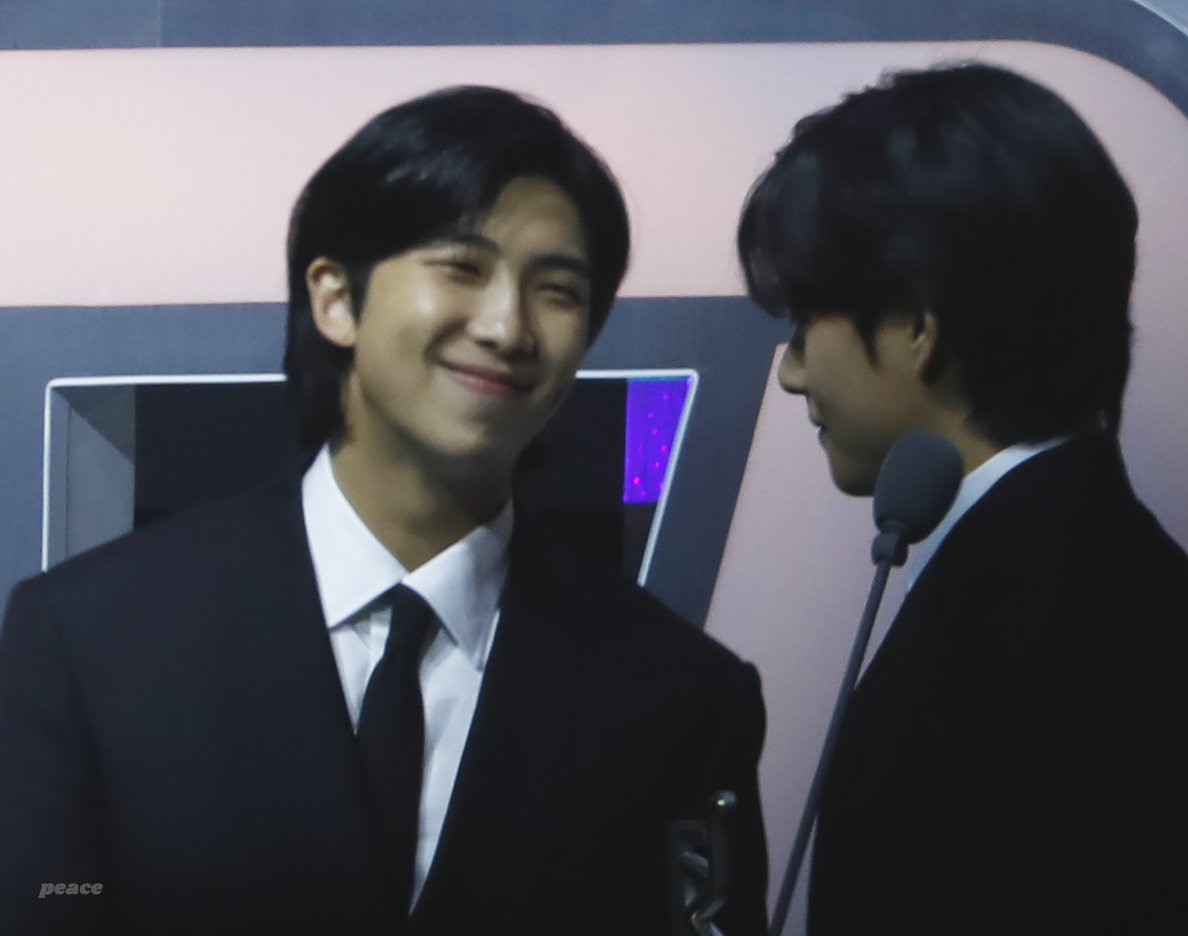vmonoclock_'s tweet photo. taejoon 🥰🥰
©912l8 https://t.co/fL98mizBao