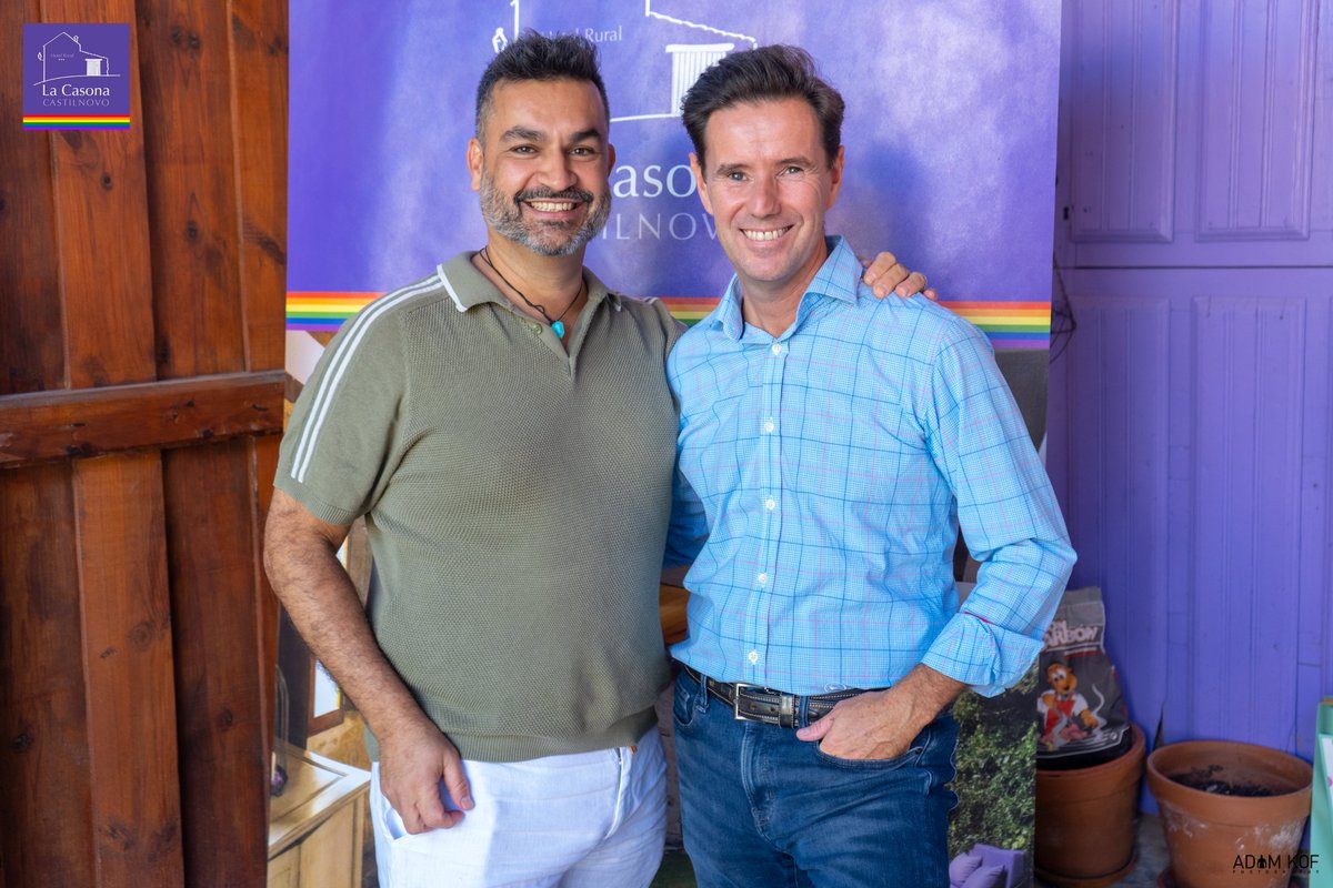 LaCasonaCastiln's tweet photo. Fotos Aniversario @CasonaCastiln, hechas por @AFilmkopf
Tenemos la foto oficial en el photocall. Nos encanta. Maestros ceremonia @los_jemelos, exposición Artktovi, presentación Novela #SolarPride de @ajriol y presentación tienda online Kisitum
#AniversarioLaCasonadeCastilnovo https://t.co/Du9z60fPSK