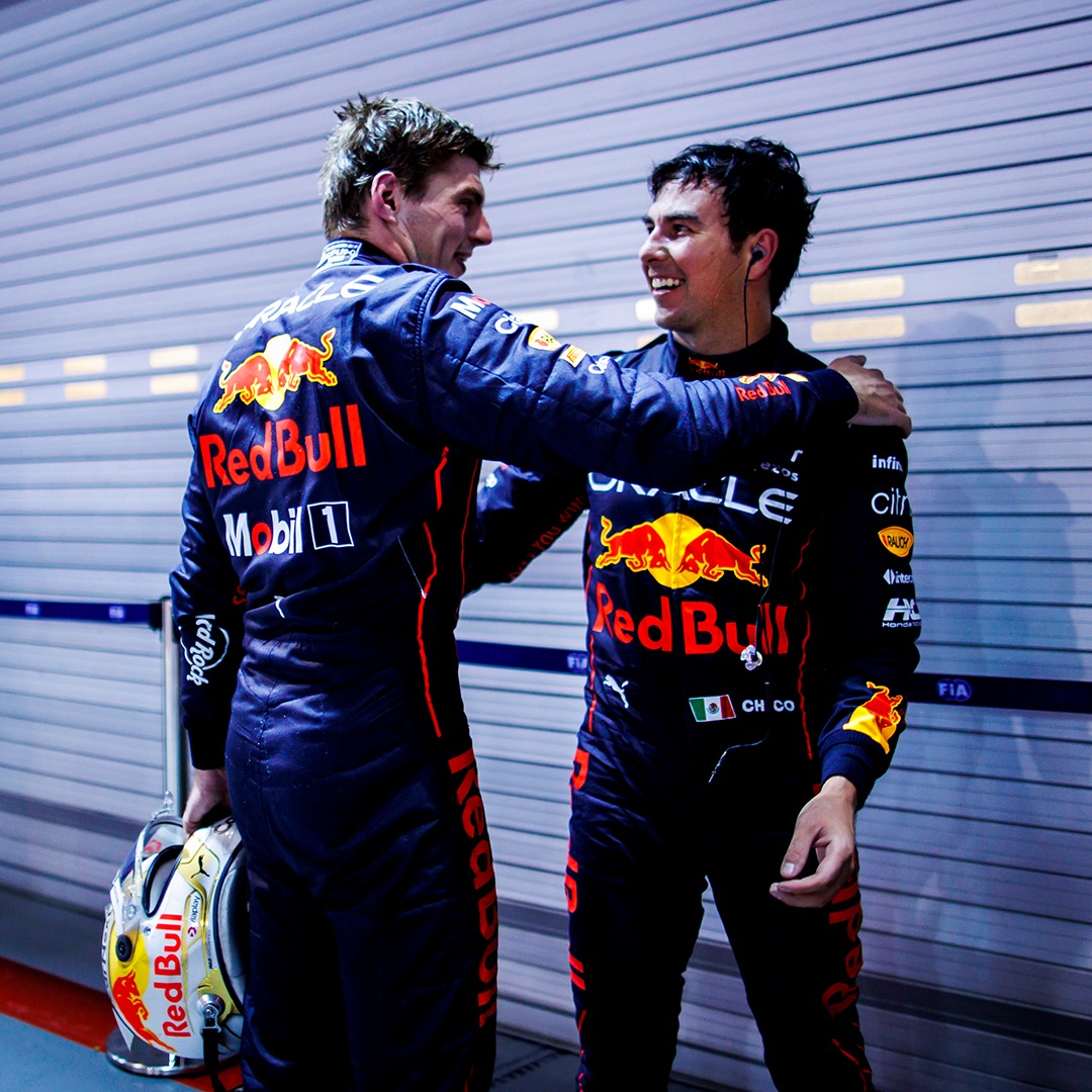 ➦ Hoy hicieron el 1º y 2º en el #SuzukaGP. 
➦ Max Verstappen aseguró el bicampeonato del mundo.
➦ Checo Pérez es segundo en el campeonato de pilotos.
➦ Red Bull es primero en el campeonato de constructores.

Siguen haciendo historia juntos.

LA DUPLA DE DUPLAS.