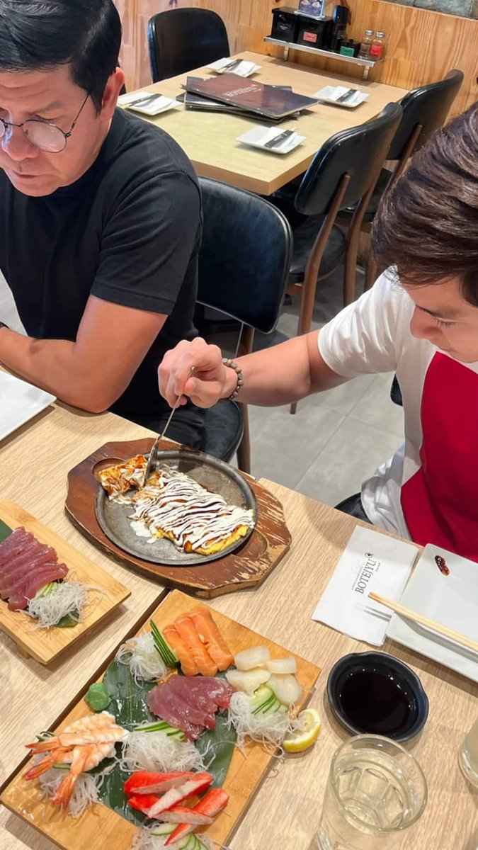 Lunch out with the Faulkersons.

#ALDUBatADNConnections 
#ALDENxStartUpPH 
<a href="/aldenrichards02/">Alden Richards</a>