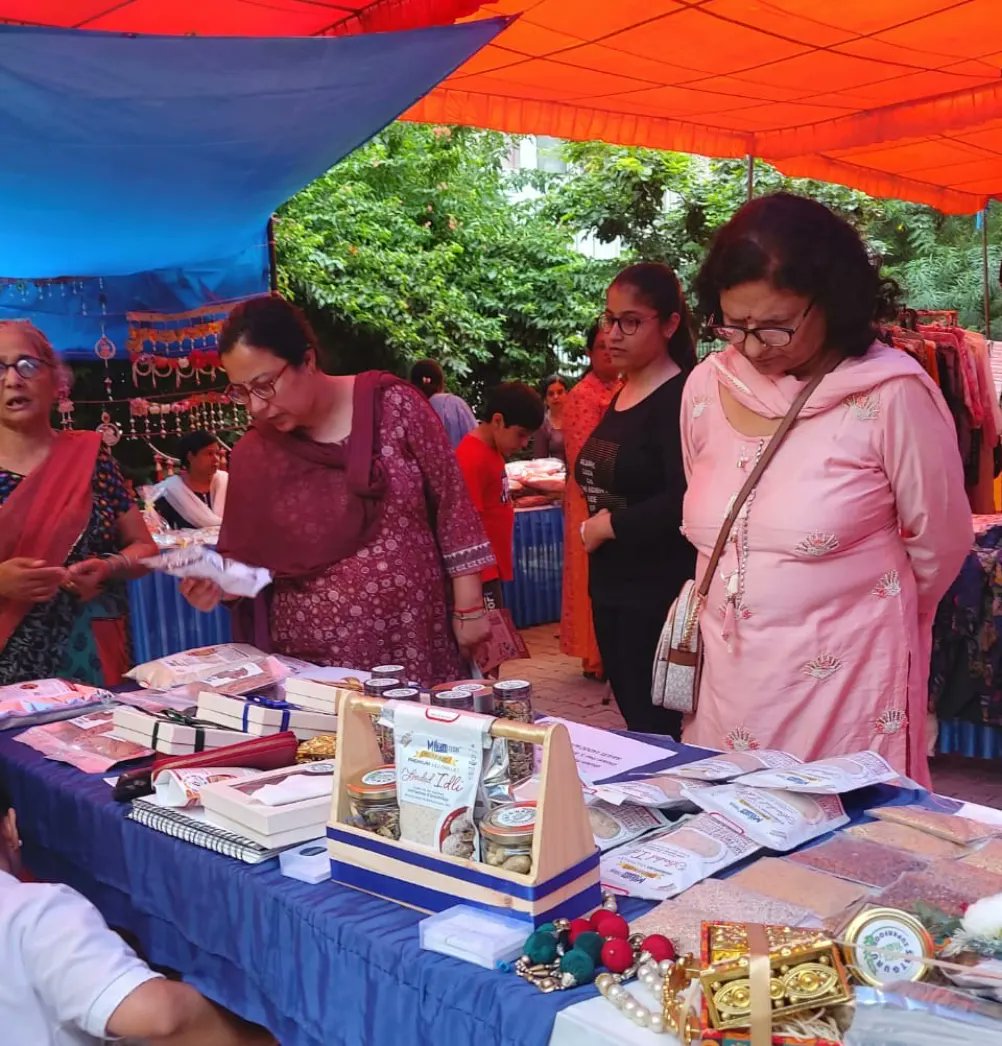 onceagainmillet's tweet photo. Glad to meet you all at the Diwali Mela held at Sector 17 Community Center, Faridabad. We were overwhelmed by the response #faridabad #faridabadfoodies #diwalihampers #diwalimela #diwali #festival #millets #milletsareback #onceagainmillets https://t.co/sdzhHnBLNU
