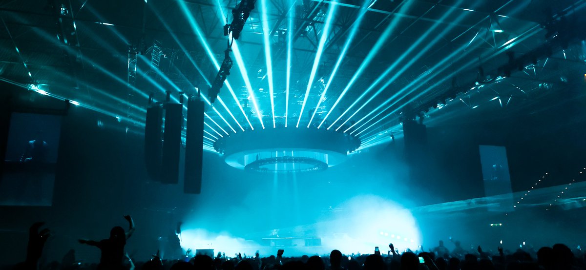 DamonHayward's tweet photo. Waited a decade to see @swedishousemfia and they didn't disappoint! What a show! ⚫⚫⚫ #paradiseagain #swedishhousemafia #SHM https://t.co/zOBxpqjKhG
