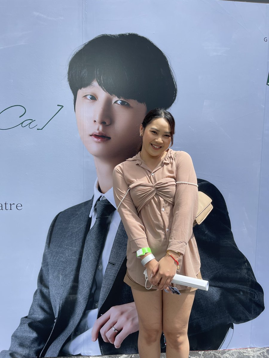 tttoeysmh's tweet photo. คุ้มค่าการรอคอยจริงๆอะ คิดถึงฮาจองมากๆ นี่บอกพี่ไปว่า เพราะเพลงพี่เลยสะที่ทำให้ยังมีชีวิตอยู่ถึงตอนนี้ ขอบคุณมากๆเลยน้า พี่ก็เงยหน้ามาแล้วบอก ขอบคุณน้าที่มาวันนี้ ดีใจแบบ made my day มากๆ #SunghaMuCaLiveBKK https://t.co/KhTYGskGeu