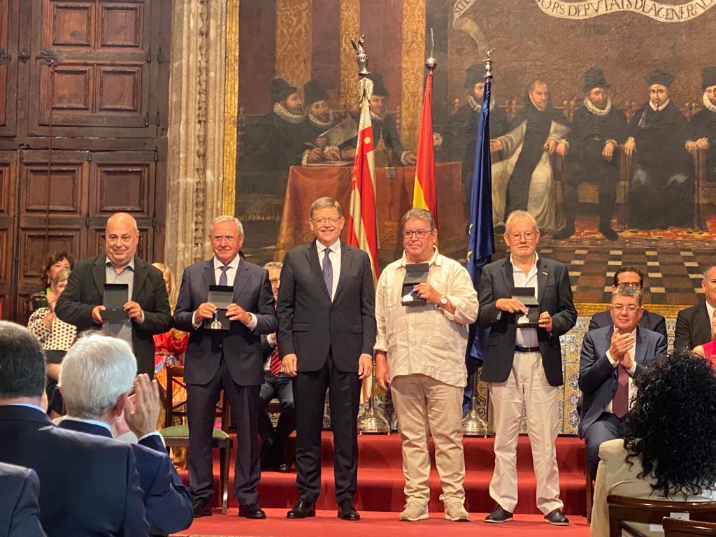 ccoopv's tweet photo. Merescuda distinció al nostre company @jcruzccoopv, que ha sigut secretari general de @ccoopv i de @fscccoopv, per la defensa dels drets de la classe treballadora, fonamentalment en l'àmbit de la funció pública. Enhorabona per aquest reconeixement en els Premis #9Octubre! https://t.co/SGAD078xKo