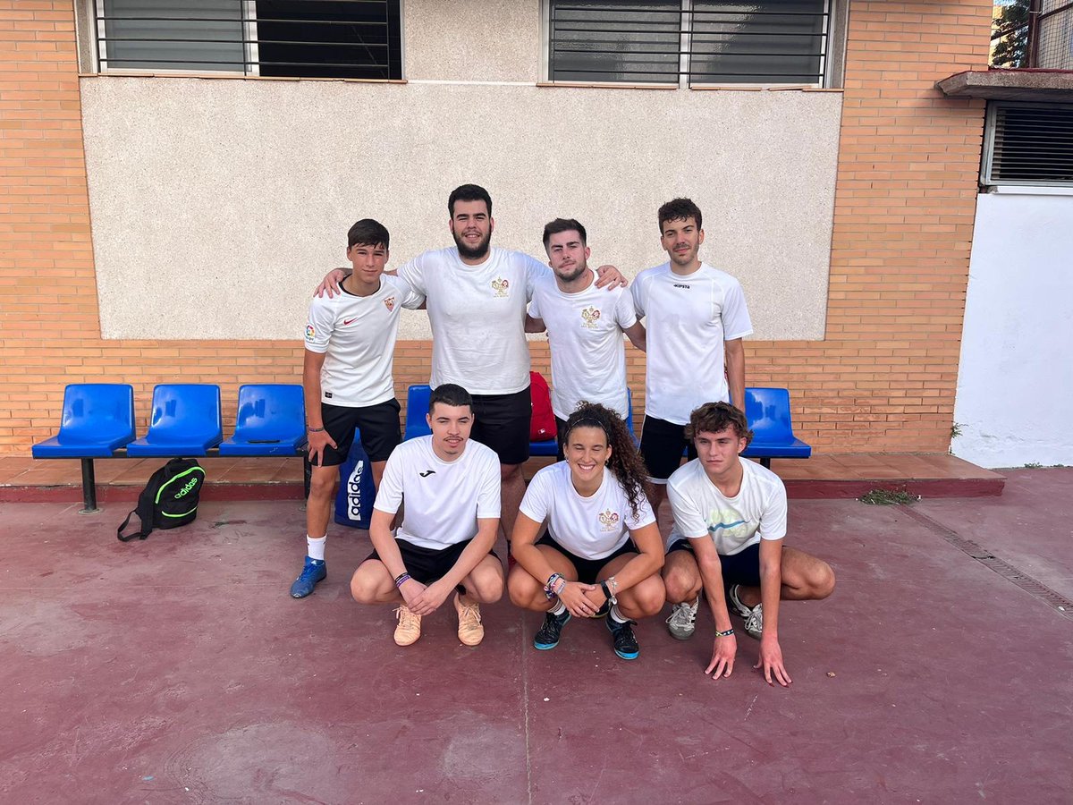 En la mañana de hoy, una representación de la Juventud ha participado en el torneo de fútbol sala organizado por <a href="/joven_sion/">Juventud de Monte-Sión</a>.