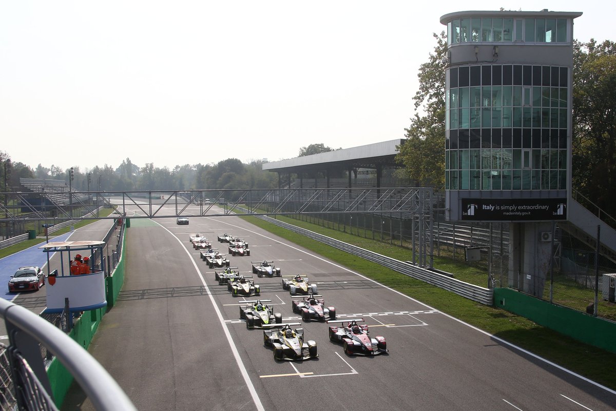 It can't rain forever, can it?🌧 The weather conditions have improved, so we are ready to get back on track 🏎💨 Click on the link to watch live Race 2 of Campionato Italiano Sport Prototipi ➡️ youtube.com/watch?v=vWQnCM… #AutodromoNazionaleMonza #ACIRacingWeekend