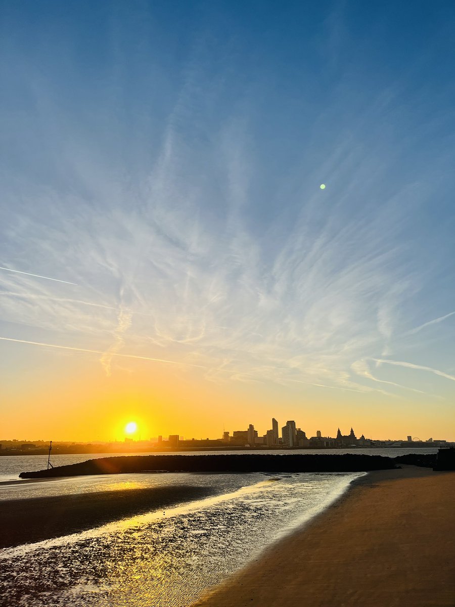 NicolaxxL's tweet photo. Fresh Sunday! Gorgeous sunrise walk this morning! ☀️ #wirral #sunrise #freshsunday #earlymorning https://t.co/wV8UfMNSUj