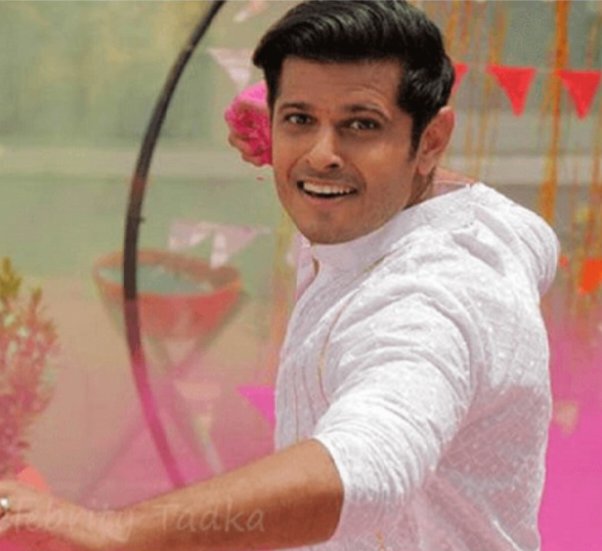 stanningadakaar's tweet photo. Berang thi zindagi sab hogaya tha ghum indr dhanush kushi ka le aayi ho tum....
Akhir janab ko pyar hohi gaya mehman navazi inka pyar inhone sweekar kar hi liya 

NEIL ACES VIRAT 
#NeilBhatt https://t.co/RPcWduUDe6