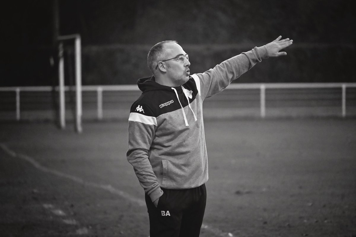 CoachBA57's tweet photo. De retour sur les terrains… une situation, non souhaitée et non voulue 😔 Un intérim qui prendra le temps qu’il faudra… et ce, pour le bien du club uniquement 🟡⚫️ #CoachBA #SéniorsR1 #APMMetzFC #DS #Saison25 🆎⚽️ (@mathh_57 📸) https://t.co/nq3ugxbUV1