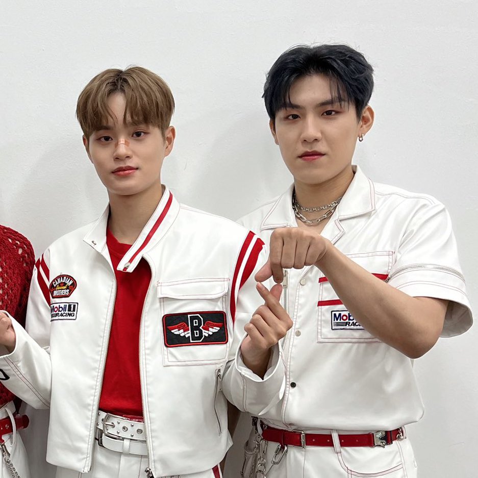 candllesx's tweet photo. #참휘 ♡
Savior                                        Sugarcoat https://t.co/knt5rV3Irg