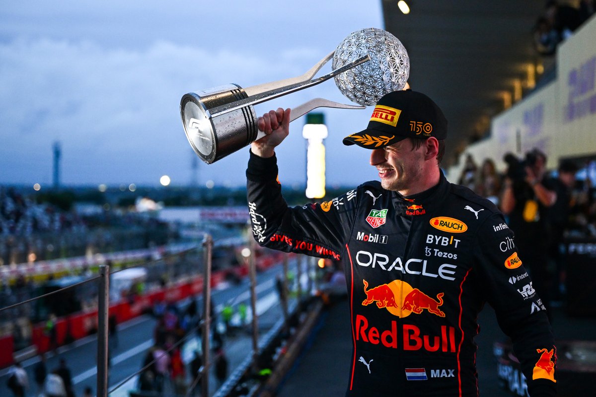 redbullpolska's tweet photo. ZROBIŁ TO 🙌
Max Verstappen po raz drugi Mistrzem Świata F1 🏆

#F1 #SuzukaGP #MaxVerstappen #F1PL https://t.co/7Lf64ZlWUN