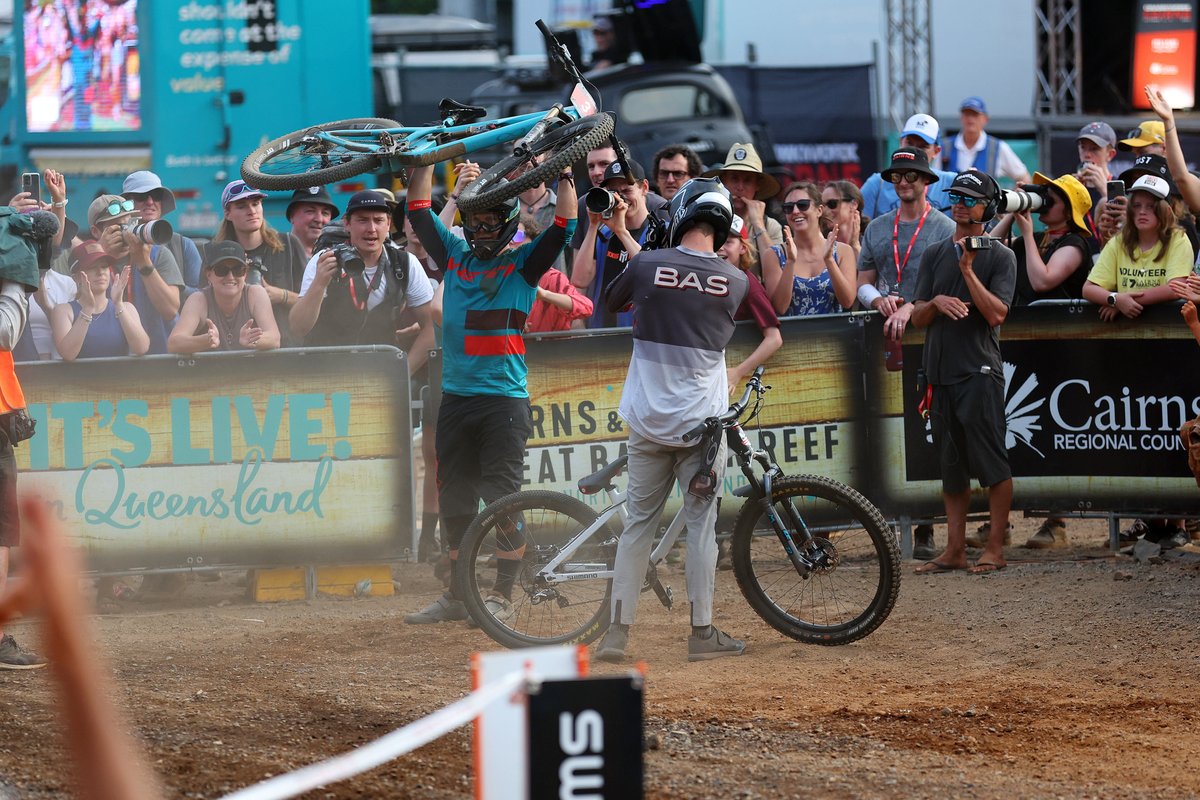 🚨Results 🚨 Specialized Dual Slalom Cairns closes out Crankworx Cairns 🥲

Here’s how things looked on the final podium of the newest Crankworx World Tour stop:

🥇Caroline Buchanan
🥈Harriet Burbidge-Smith
🥉Vaea Verbeeck

🥇Mick Hannah
🥈Bas van Steenbergen
🥉Jackson Frew
