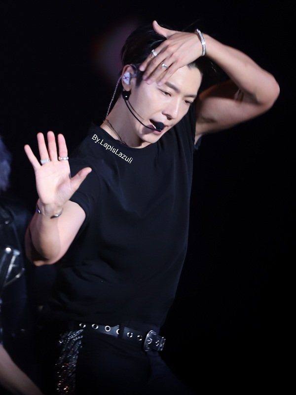 77taurus77's tweet photo. 2022.09.17 #SSinJKT
한달여만에 올리는 자카르타 사진..
내가 그렇죠..모..ㅎㅎ

#leedonghae #이동해 #李東海 #donghae #ドンヘ #李东海 https://t.co/cND6J6u6Cd