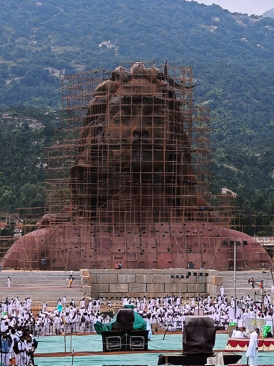 ShekyIhs's tweet photo. The Adiyogi coming up at Chikkaballapur, Karnataka near Bangalore promises to be a an inspiring view and a spiritually charged space - what with the many other shrines that are being planned! Worth watching the growth of this place. https://t.co/hak5TrrfDm