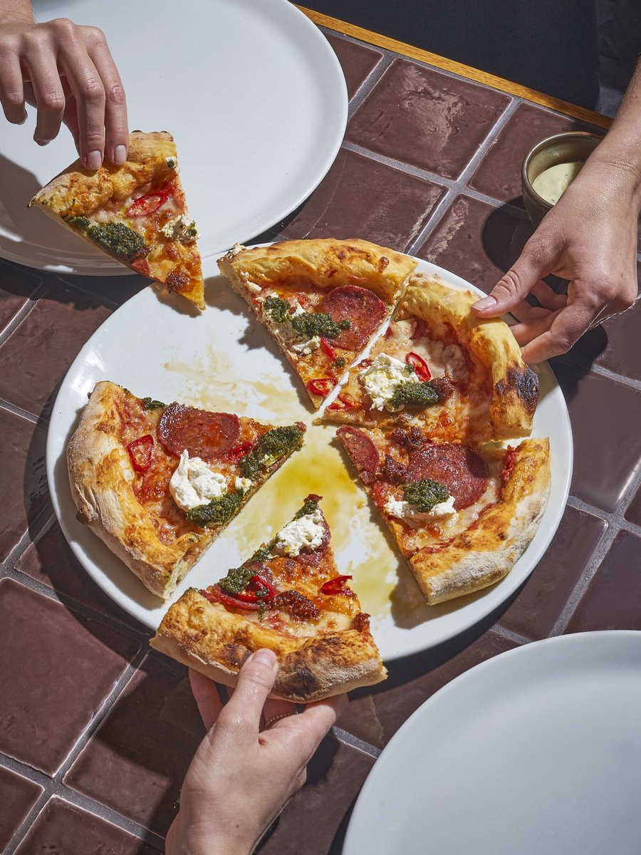 Happy Sunday, people! 🙌
We are open from 10am — 10pm today.
Serving up brunch, pizzas and delicousness.
Come and get itttt

#dokespizzeria