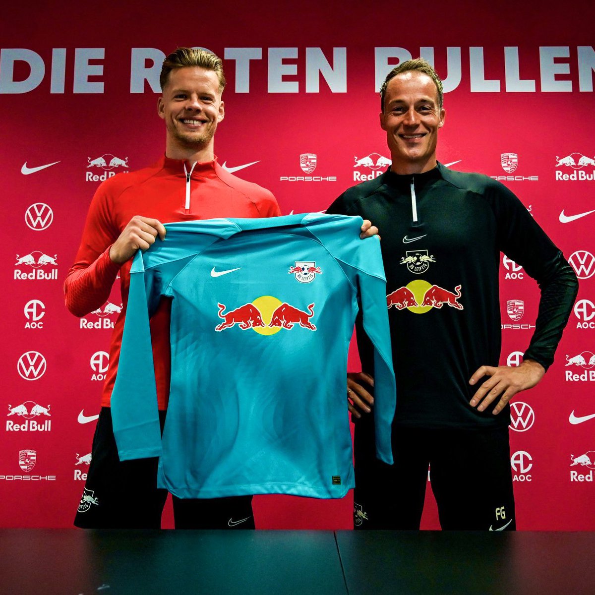 FabrizioRomano's tweet photo. Official, confirmed. Ørjan Nyland has signed his contract with RB Leipzig, deal completed and sealed. 🇳🇴🤝🏻 #transfers

Nyland replaces Gulacsi after ACL injury. Contract until June 2023 with an option for further season. https://t.co/IpTBQjjs9S