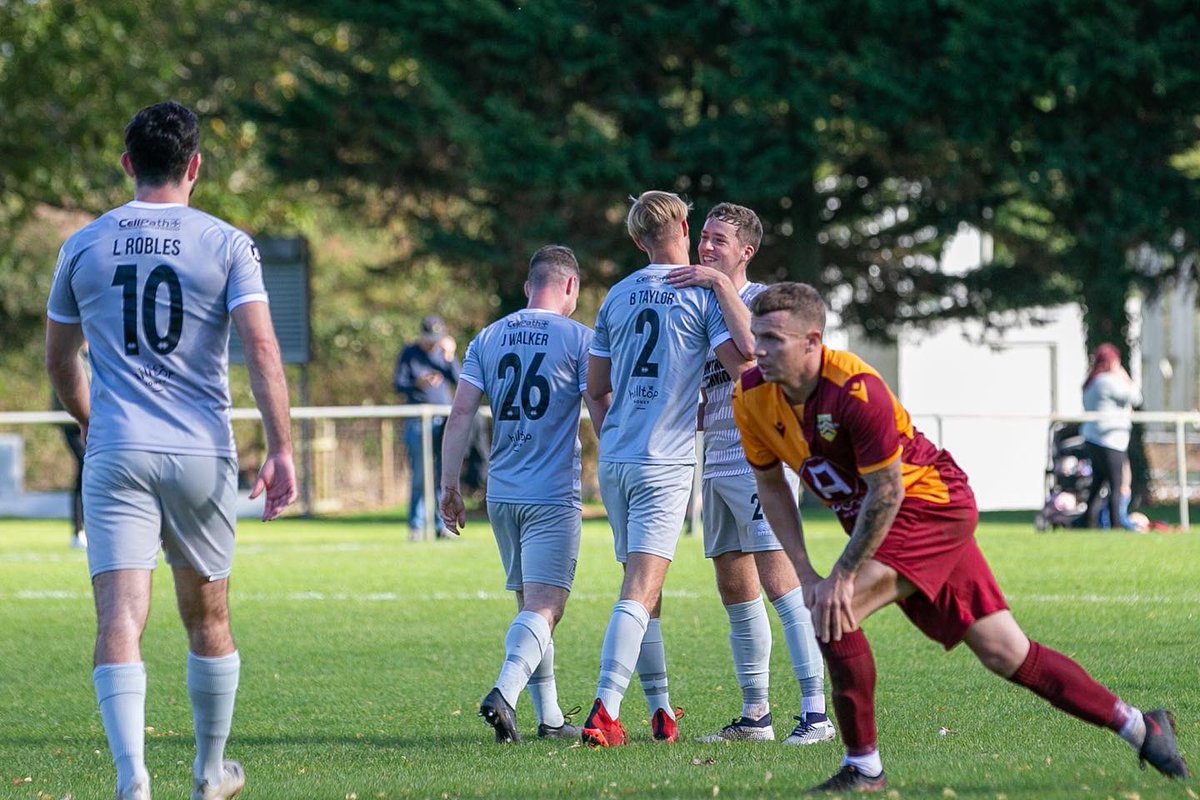 MikeJam33906326's tweet photo. Some snaps from yesterdays game between @NewtownAFC and @CardiffCorries https://t.co/T6M83ZSDtR