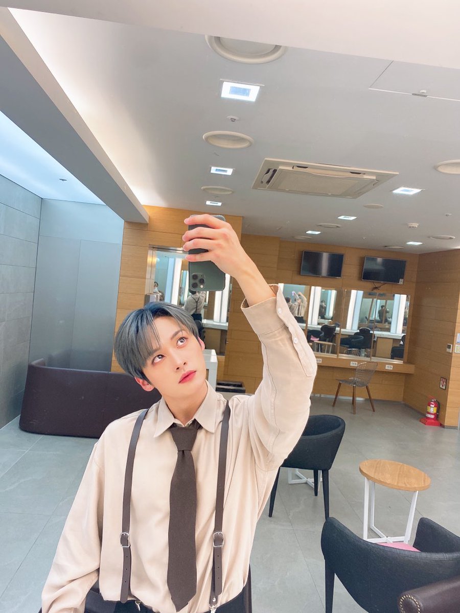 6.30PM
— leeknow 💌

It's empty without the case
And slippery