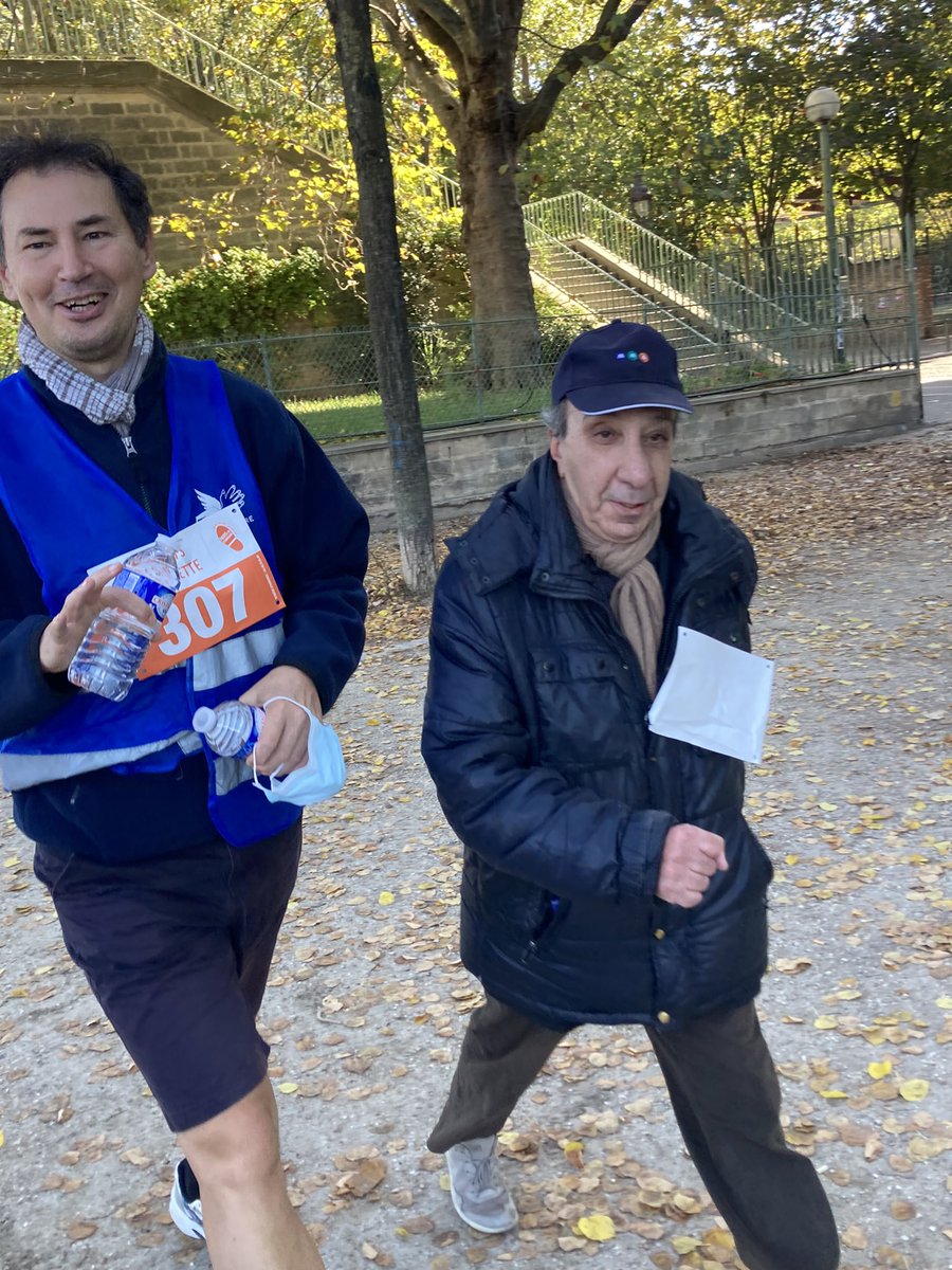 gwenaustin75019's tweet photo. #SemaineBleue #ParisEnCompagnie #intergenerationel La lutte contre l’isolement concerne tout le monde et c’est sous le soleil que tous et toutes témoignent leurs solidarité  ! 2/2👏 🙏👌 https://t.co/m7eStKt4Cp