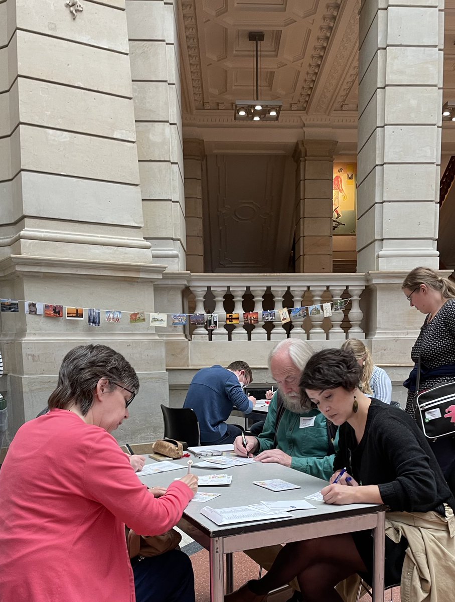 mfk_berlin's tweet photo. Happy #Weltposttag 💌wir haben uns am Freitag schon vorbereitet: beim #Postcrossing Treffen im Lichthof des Museums wurden bei bester Laune die schönsten Postkarten geschrieben und bestempelt📝 https://t.co/d5pvvqZQBV