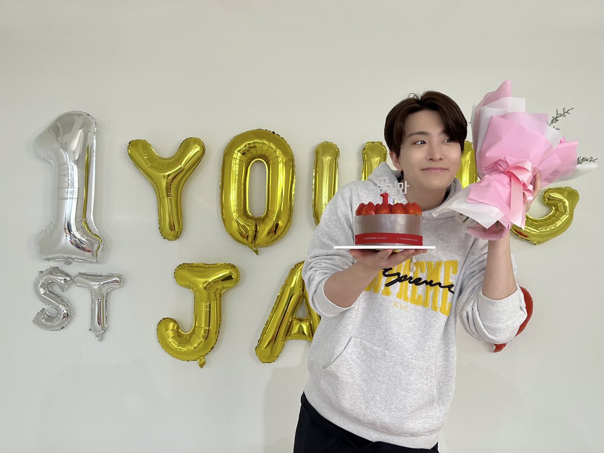 [💌] 

벌써 영재가 솔로 데뷔한지 1년이라는 시간이 흘렀습니다!
아가새와 함께해 행복했고 즐거웠습니다😁
앞으로 우리 행복한 추억 더 많이 만들어 가요💚
영재바라기🌻평생 함께하기 약속🤙

#영재 #YOUNGJAE