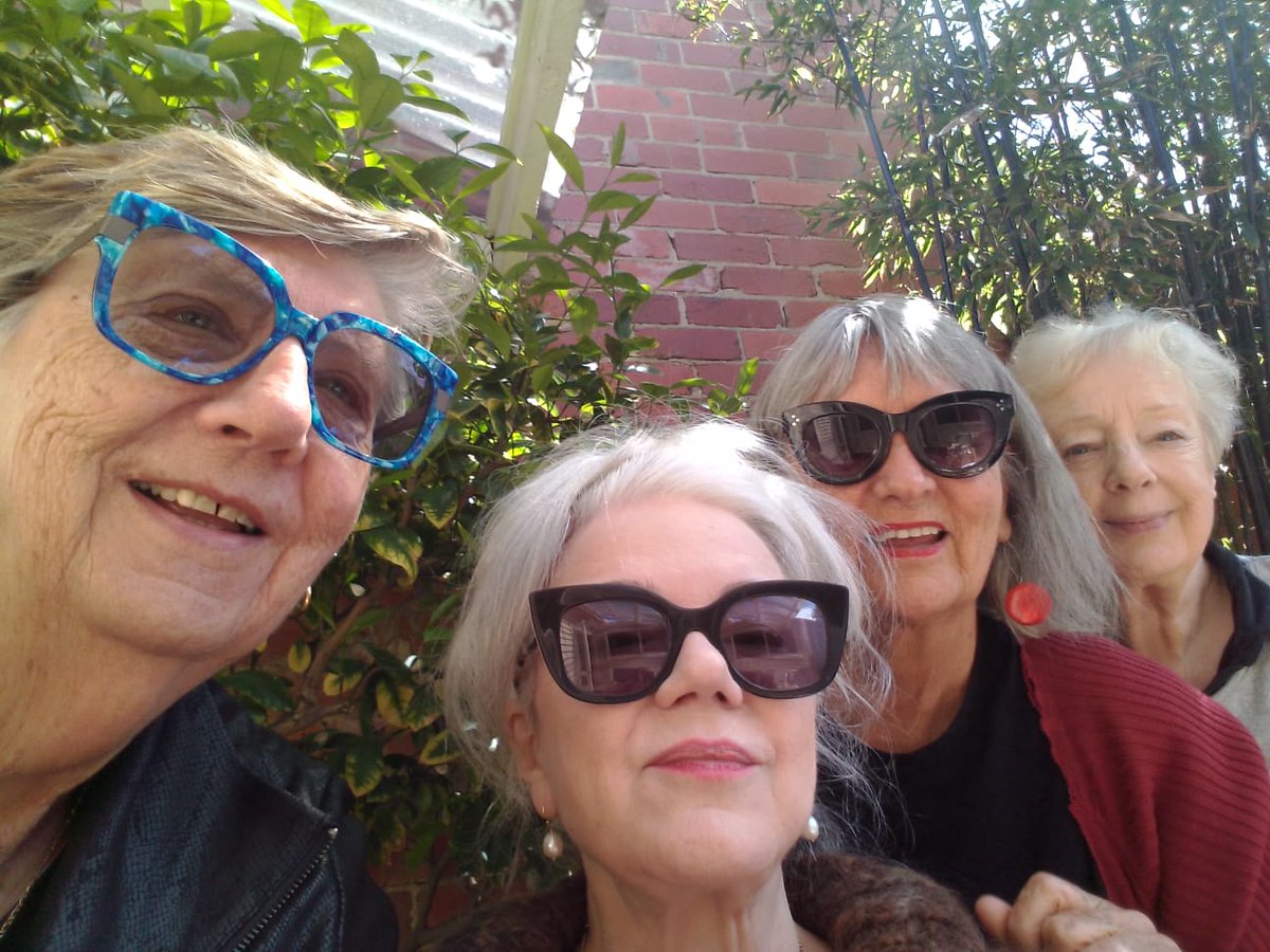 TheMartinDuggan's tweet photo. Sunday 9th October 2022 
#ReylenePearce went round to #BabsMcmillian for Lunch! With fellow #Prisoner cast members #JanetAndrewartha &amp; #LoisCollinder 
 Photos property of #ReylenePearce
#PhyllisHunt #CassParker #RebKean #AliceJenkins #PrisonerCellBlockH #tenplay
@PrisonerCBH https://t.co/kuQE7Tb1Qm