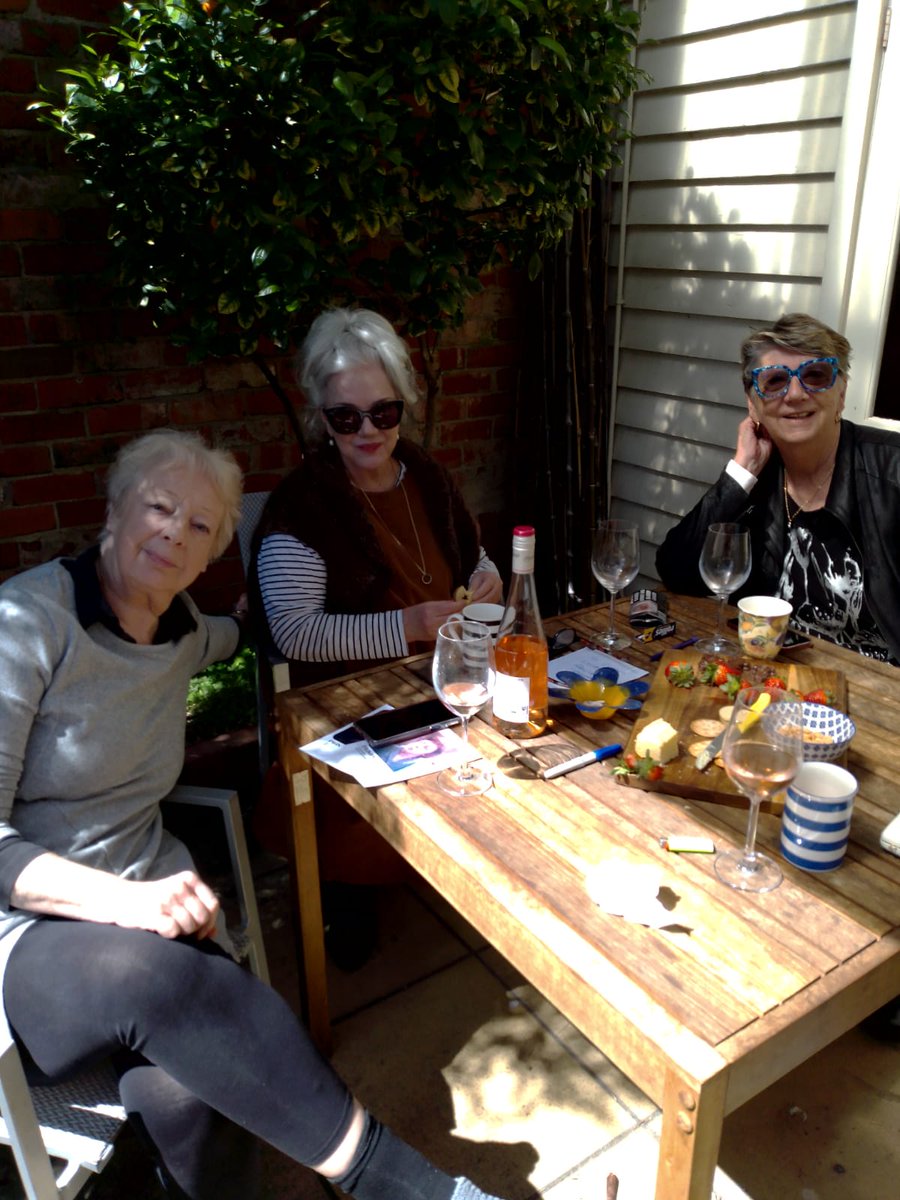 TheMartinDuggan's tweet photo. Sunday 9th October 2022 
#ReylenePearce went round to #BabsMcmillian for Lunch! With fellow #Prisoner cast members #JanetAndrewartha &amp; #LoisCollinder 
 Photos property of #ReylenePearce
#PhyllisHunt #CassParker #RebKean #AliceJenkins #PrisonerCellBlockH #tenplay
@PrisonerCBH https://t.co/kuQE7Tb1Qm