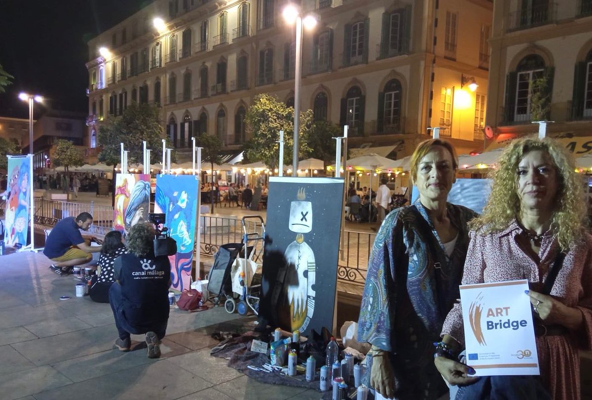 ArrabalAID's tweet photo. Participamos en #LaNocheEnBlanco2022 en #Málaga a través de la acción artística “El arte urbano y los cuatro elementos: otra perspectiva”. Continuamos con el fomento del arte como puente de conexión con la sociedad, objetivo del proyecto #ArtBridge #ErasmusPlus. https://t.co/NIRdR4PcQh