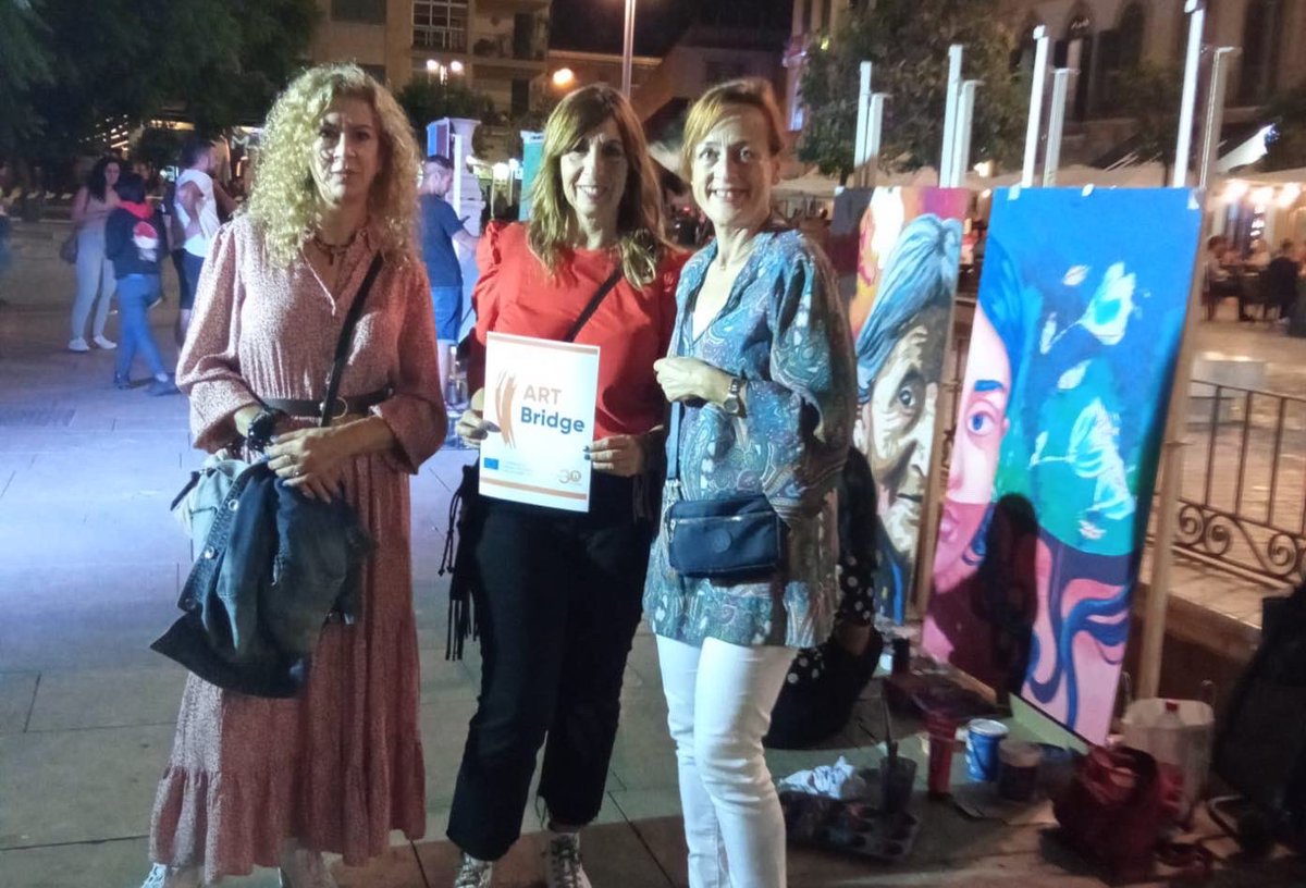 ArrabalAID's tweet photo. Participamos en #LaNocheEnBlanco2022 en #Málaga a través de la acción artística “El arte urbano y los cuatro elementos: otra perspectiva”. Continuamos con el fomento del arte como puente de conexión con la sociedad, objetivo del proyecto #ArtBridge #ErasmusPlus. https://t.co/NIRdR4PcQh