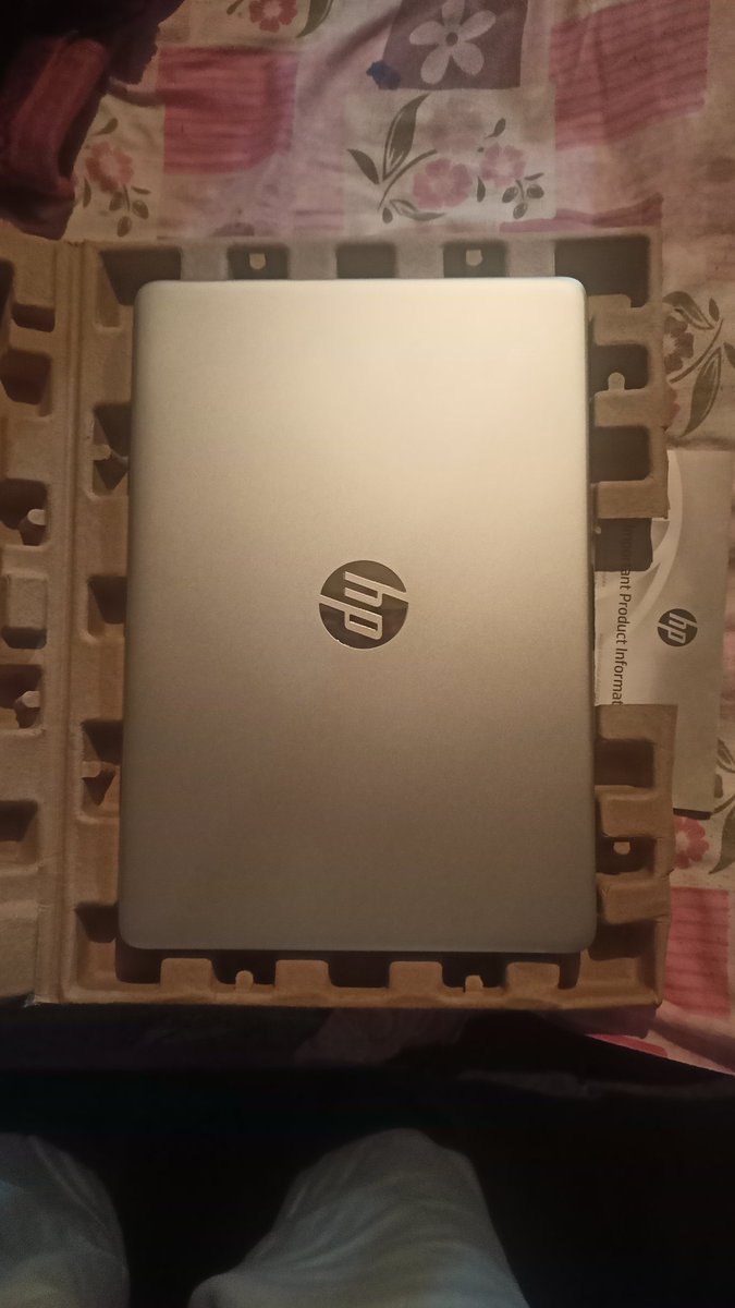 smile_kashyap's tweet image. I bought a new laptop 😁 
But Andar se woh khushi  Mahsoos  Nahi Ho Rahi Hai .
Lagta Hai  Ghar Walo ke Gaali se Woh Khushi Maar gaya 😅
#100daycoding