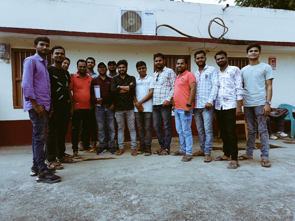 Priymaster's tweet photo. तू ही तनहाई तू ही महफिल है।
तू ही दरिया है तू ही साहिल है।।
मैं जहां भटका तू वो सहरा है।
जिसको ढूंढू मैं तू वो मंजिल है।।
#7thphase_Primary_Notification
@Priymaster
@ChitranjanGaga1 @TOIPatna @_dhiraj717 @supriyapritam12 @SANGITAPASWAN11 @Rani15496 @UtkarshSingh_ @Rekha_Kumari_ https://t.co/ADfMZUZiPO