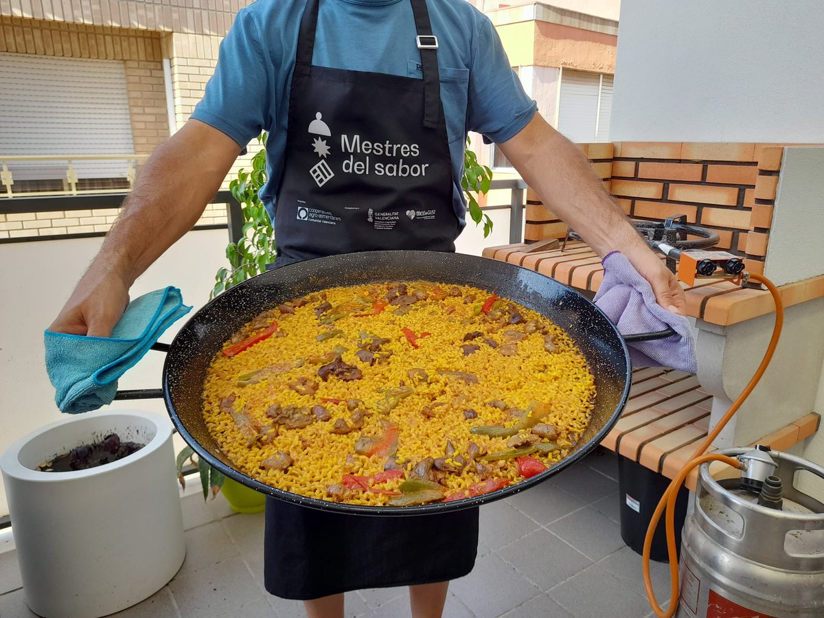 mestresdelsabor's tweet photo. 💙❤️💛 Feliç #9Octubre a totes i tots els #mestresdelsabor de sud a nord de la #ComunitatValenciana!! Ho fem amb aquesta imatge que ens envia #Pancri i que de segur es repetirà en moltes cases hui. https://t.co/hXWQnqYcuE