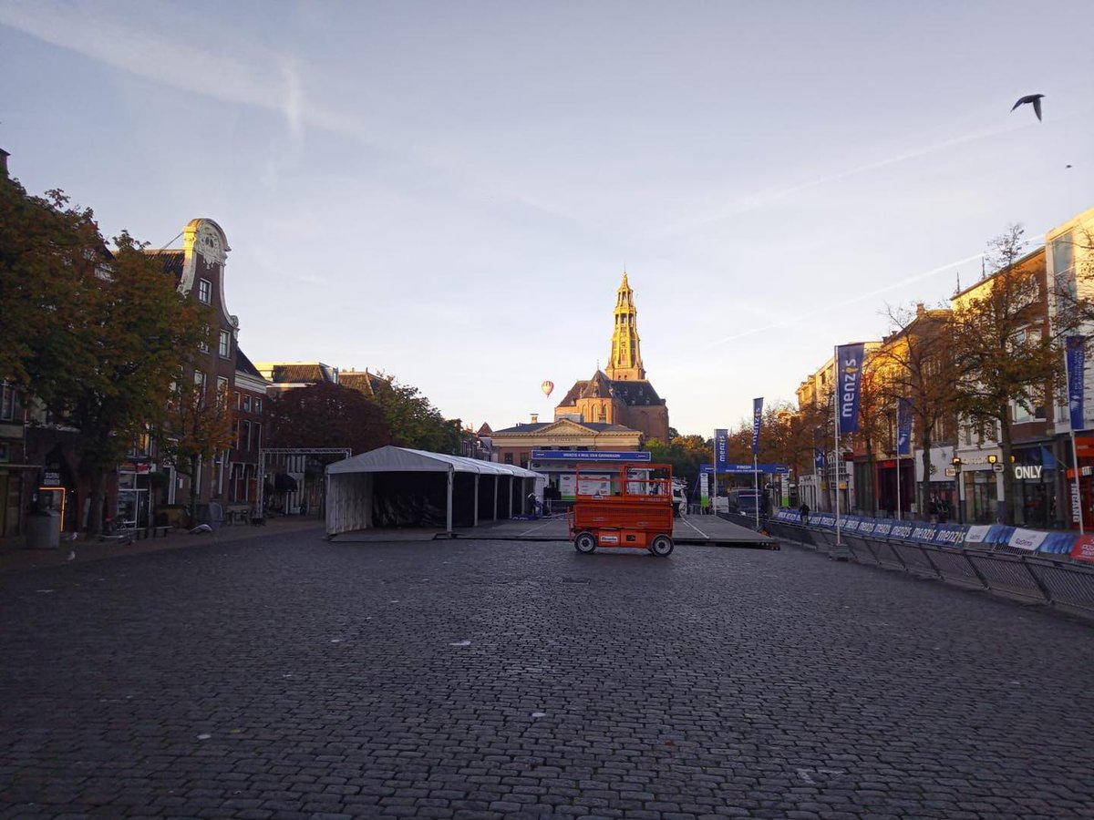 Straks komen hier duizenden mensen over de finish. Wij wensen iedereen heel veel plezier en succes 🙏👏
