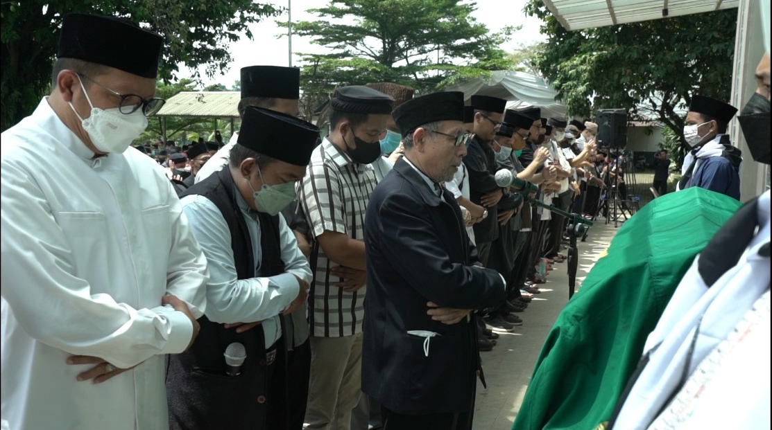 lukmansaifuddin's tweet photo. Selamat berpulang Maulana Haji Abdul Basit Sahid (71th), Amir Nasional Jemaat Ahmadiyah Indonesia (JAI) @AhmadiyahID .

Semoga kami terus mampu melanjutkan perjuangan Bapak menebar nilai-nilai persaudaraan, kebangsaan, dan kemanusiaan.. https://t.co/C3Yuaxr9CS
