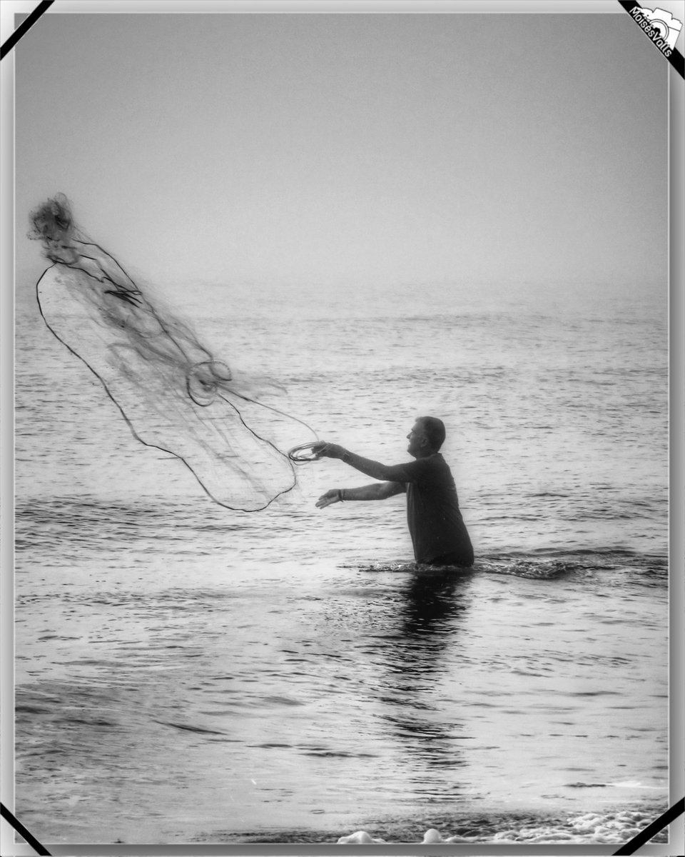 Moises_Valls's tweet photo. To Fish in Black &amp; white. 
. 
#blackAndWhite #Black #White #blackAndWhitePhotography #FotografiaBlancoNegro #blancoynegro #Blanco #Negro #lucesysombras #Photooftheday 
#PicOfTheDay #photography 

#Gente #People https://t.co/YEgd5bFWbe