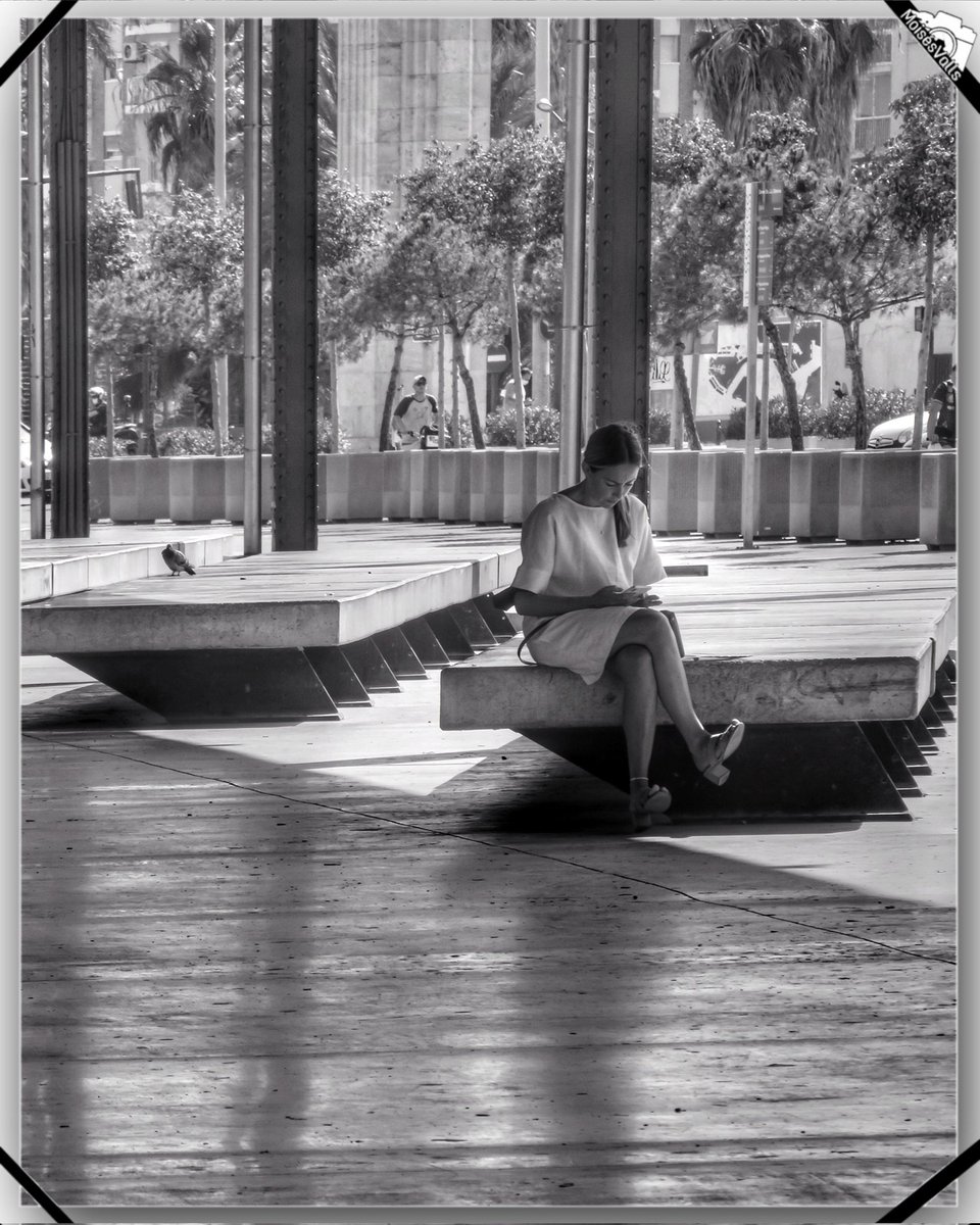 Moises_Valls's tweet photo. People in Black &amp; white. 
. 
#blackAndWhite #Black #White #blackAndWhitePhotography #FotografiaBlancoNegro #blancoynegro #Blanco #Negro #lucesysombras #Photooftheday 
#PicOfTheDay #photography 

#Gente #People https://t.co/2LaNqNPJO3