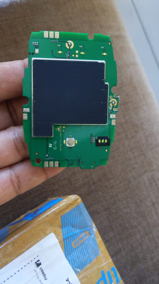 cj_2894's tweet photo. @Flipkart @flipkartsupport  just got the delivery of the product it was COD but item inside is something els. Attaching a picture of what product i have received @aajtak @ABPNews @News18India  i also have the payment receipt and transaction id ( need help asap) https://t.co/WQANwfd8g0