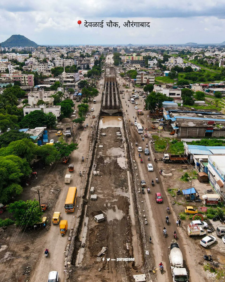 paragzone's tweet photo. आणि दुसरीकडे आपल्या बिडबायपास वरचे bridge 2 वर्ष झाले तरी अजून पूर्ण व्हायचा पत्ता नाही, निदान पूल नको साधे खालचे रस्ते तर नीट करून घ्या हीच विनंती!
लोकं एवढे tax भरून सुद्धा अश्या दलिंदर रस्त्याला 2 वर्ष झाले धूळ, चिखल यांना तोंड देत, जीव मुठीत घेऊन गाडी चालवतायेत! https://t.co/s6JHDfsU7E