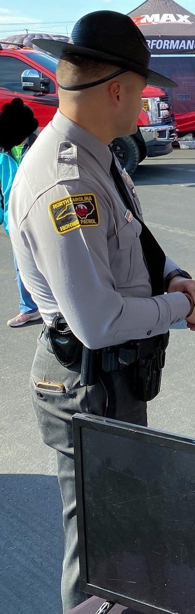 Uniformedmen1's tweet photo. #hotcop #hottrooper #trooper #uniform #cop #uniform #copbutt #copass https://t.co/PTI9C574Eb