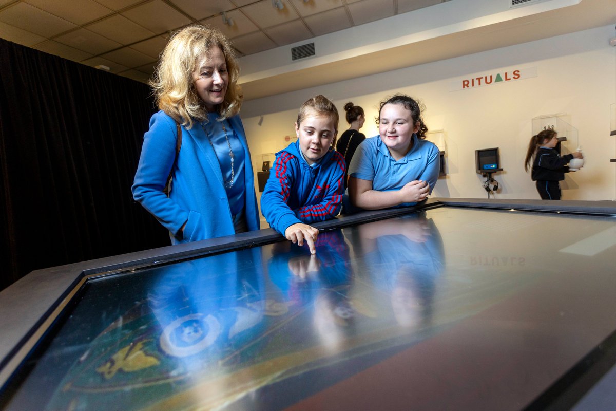Great day to explore Made of Earth <a href="/HuntMuseum/">The Hunt Museum</a>. Open til 5pm today 😎

Come and experience ceramics through the Senses, VR &amp; Games! 🔎🏺

📷<a href="/aephoto1/">arthur ellis</a>

#MadeofEarth #VR #Games #ceramics #exhibition <a href="/Lancophone/">Daniel Finnegan</a>