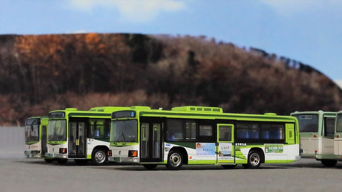 oohasama912's tweet photo. 岩手県交通 123 完成！
都バススペシャルのLV834をベースに、都南に在籍していた個体を作ってみました。基本的には製品を塗装変更しただけですが、リッド増設や牽引フックの移設、バスロケアンテナの追加など細かな部分に手を加えています。
#バスコレ https://t.co/dR25cWfBcx