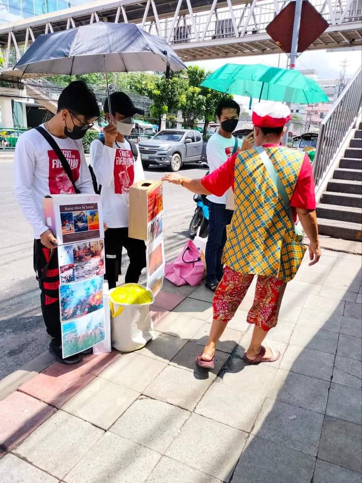 AlexMyanmar13's tweet photo. Under Ground UG Family Group collected donations in Bangkok, Thailand, on October 9, to raise funds for the Spring Revolution.

#RevolutionaryThadingyut
#CandleStrike
#2022Oct9Coup
#WhatsHappeninglnMyanmar https://t.co/2VkADecCw3