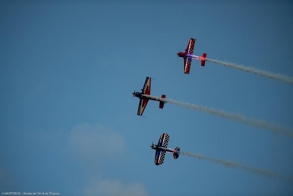 Équipe de Voltige de l'Armée de l'Air tweet media