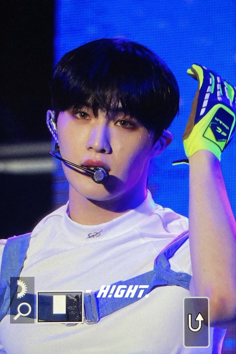 hight_hs's tweet photo. 221009 안동 케이팝 콘서트 
#CIX #현석 #HYUNSUK https://t.co/1o8aVrd3Gq
