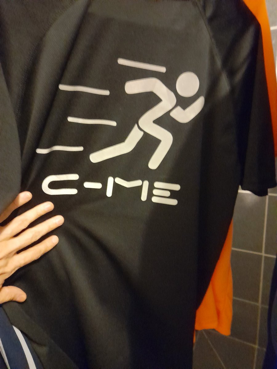 Presenting 'IN MOTION' design . . .our latest C - ME release printed in reflective vynil. Stay visible Stay safe💥LETS GLOW💥 
🏃🏼💨

#safetywear #sportswear #reflectivewear  #visibilitywear #joggingwear #runnerswear #nightvisibilty #reflectivetshirts #sportstshirts  #funkytshirt